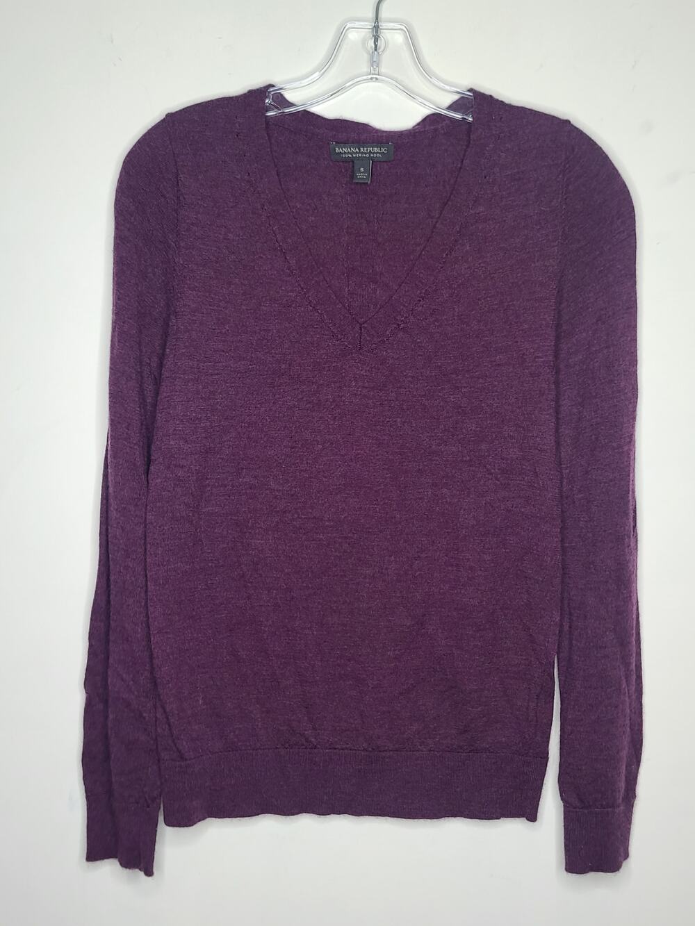 Banana Republic merino wool long sleeve v-neck sweater - small